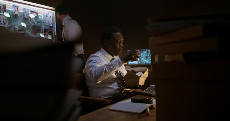 Detective working night 1377152 8077